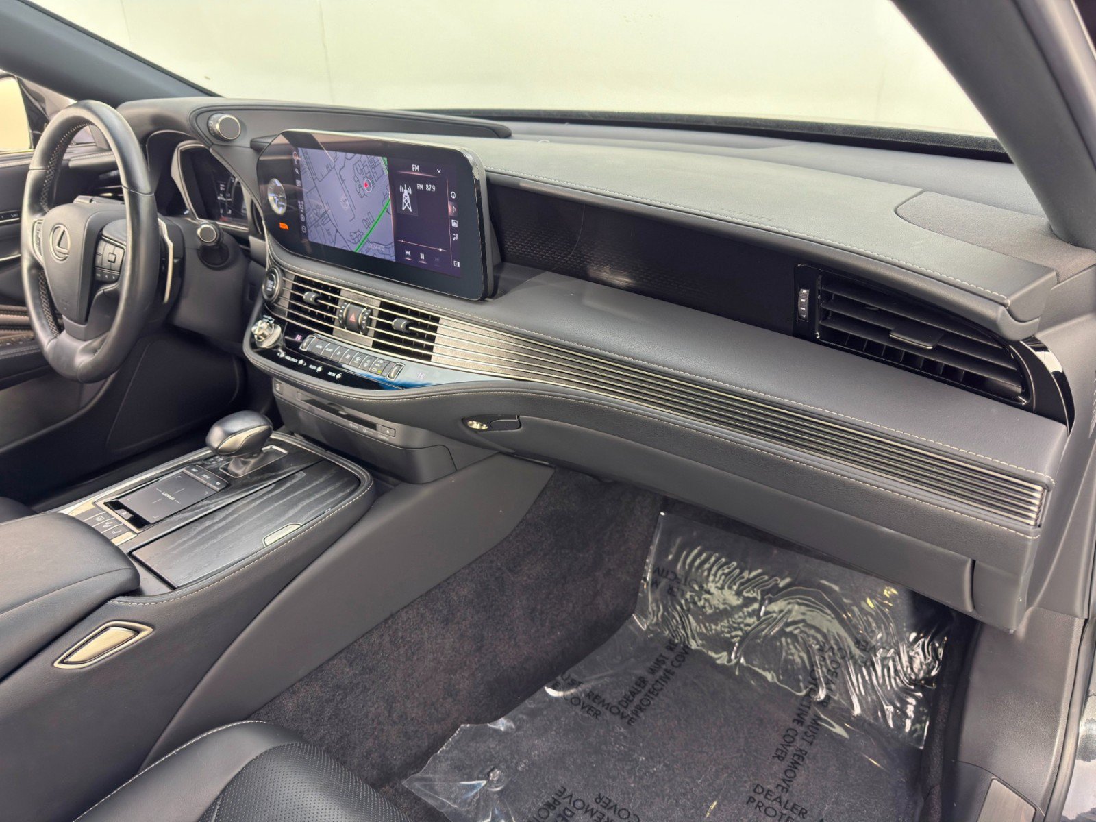 Used 2021 Lexus LS 500 w/ Cold Weather Package (CK) RWD image 15