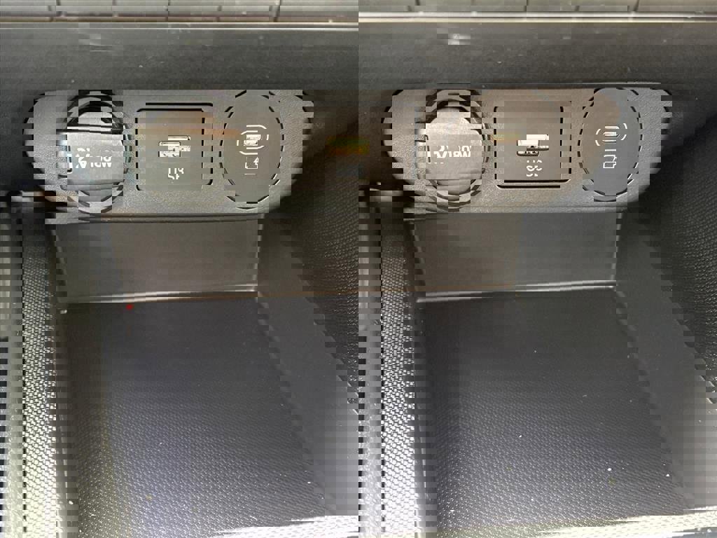 Certified 2025 Hyundai Elantra SE image 20