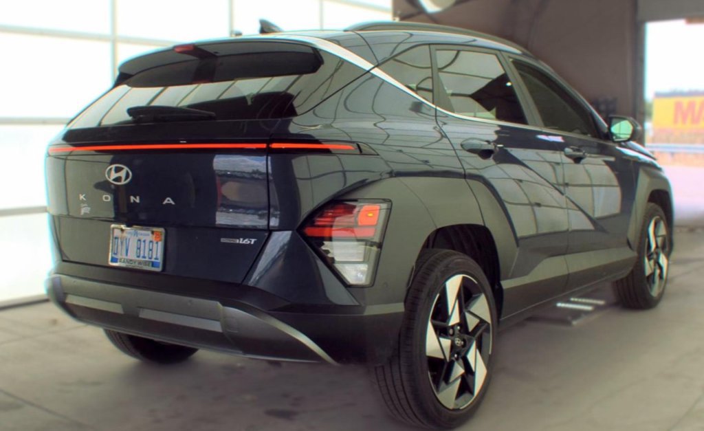 Used 2024 Hyundai Kona Limited AWD/4WD image 4