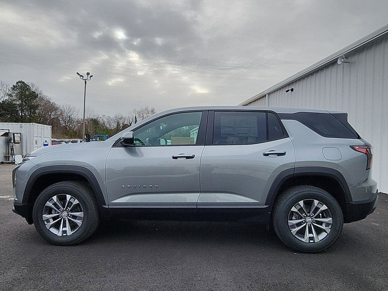 New 2026 Chevrolet Equinox LT w/ Convenience Package II image 2