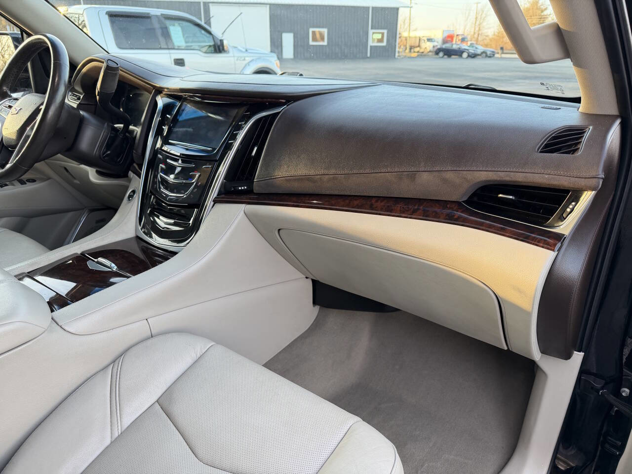 Used 2016 Cadillac Escalade Premium image 18