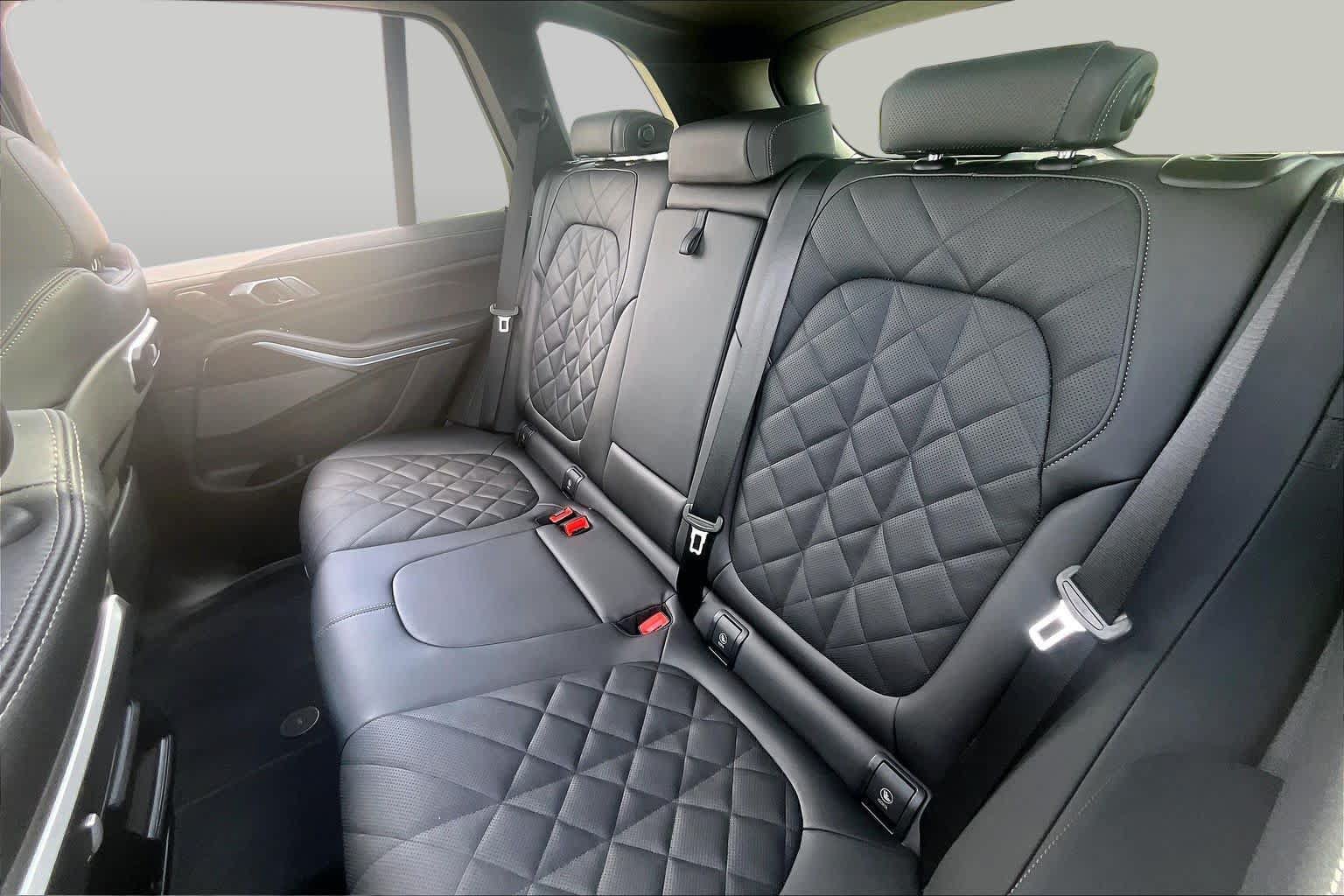 Used 2026 BMW X5 xDrive40i w/ M Sport Package AWD/4WD image 19