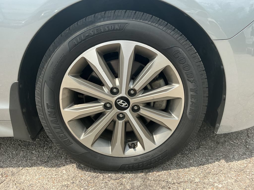 Used 2017 Hyundai Sonata Limited w/ Ultimate Package 04 FWD image 9