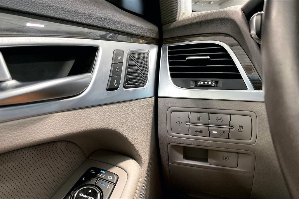 Used 2020 Genesis G80 3.8 AWD/4WD image 16