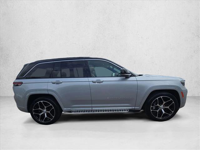 Used 2025 Jeep Grand Cherokee Summit AWD/4WD image 4