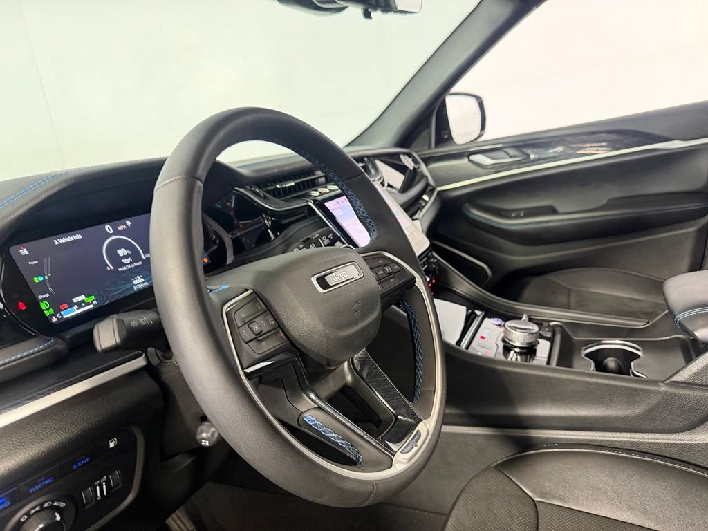 Used 2023 Jeep Grand Cherokee Trailhawk w/ Luxury Tech Group III AWD/4WD image 23