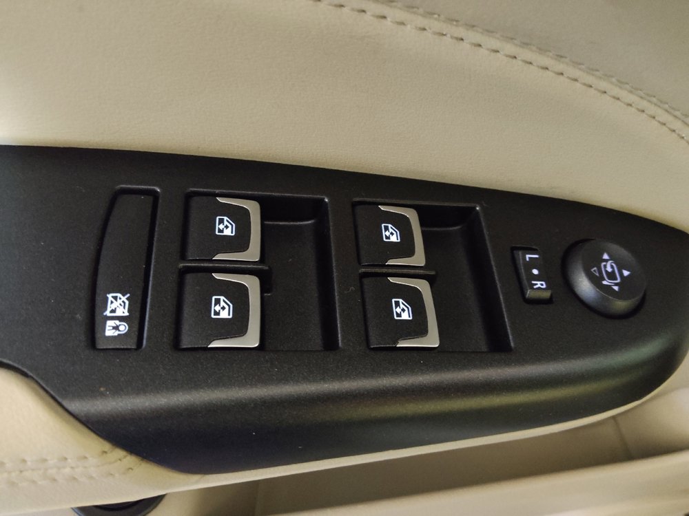 Used 2016 Cadillac SRX Luxury w/ Driver Awareness Package image 27