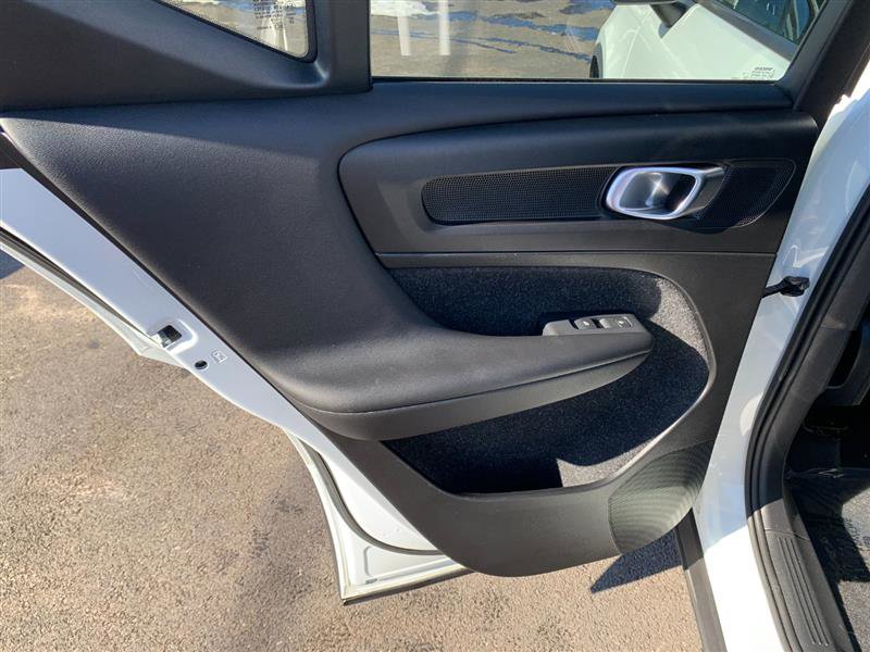 Used 2019 Volvo XC40 T5 Momentum image 38