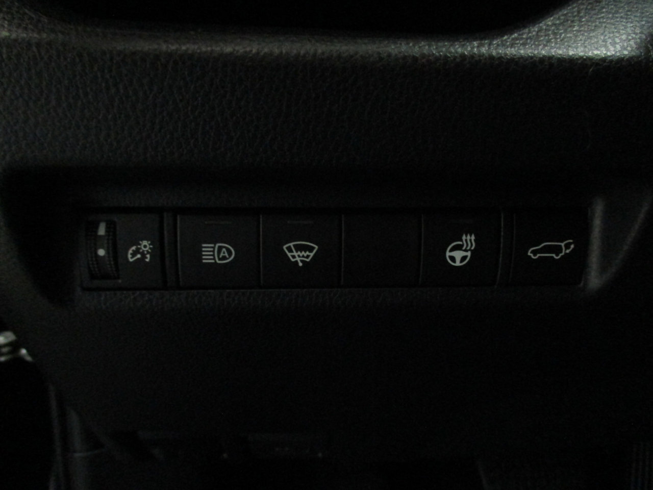 Used 2021 Toyota RAV4 XLE Premium image 20