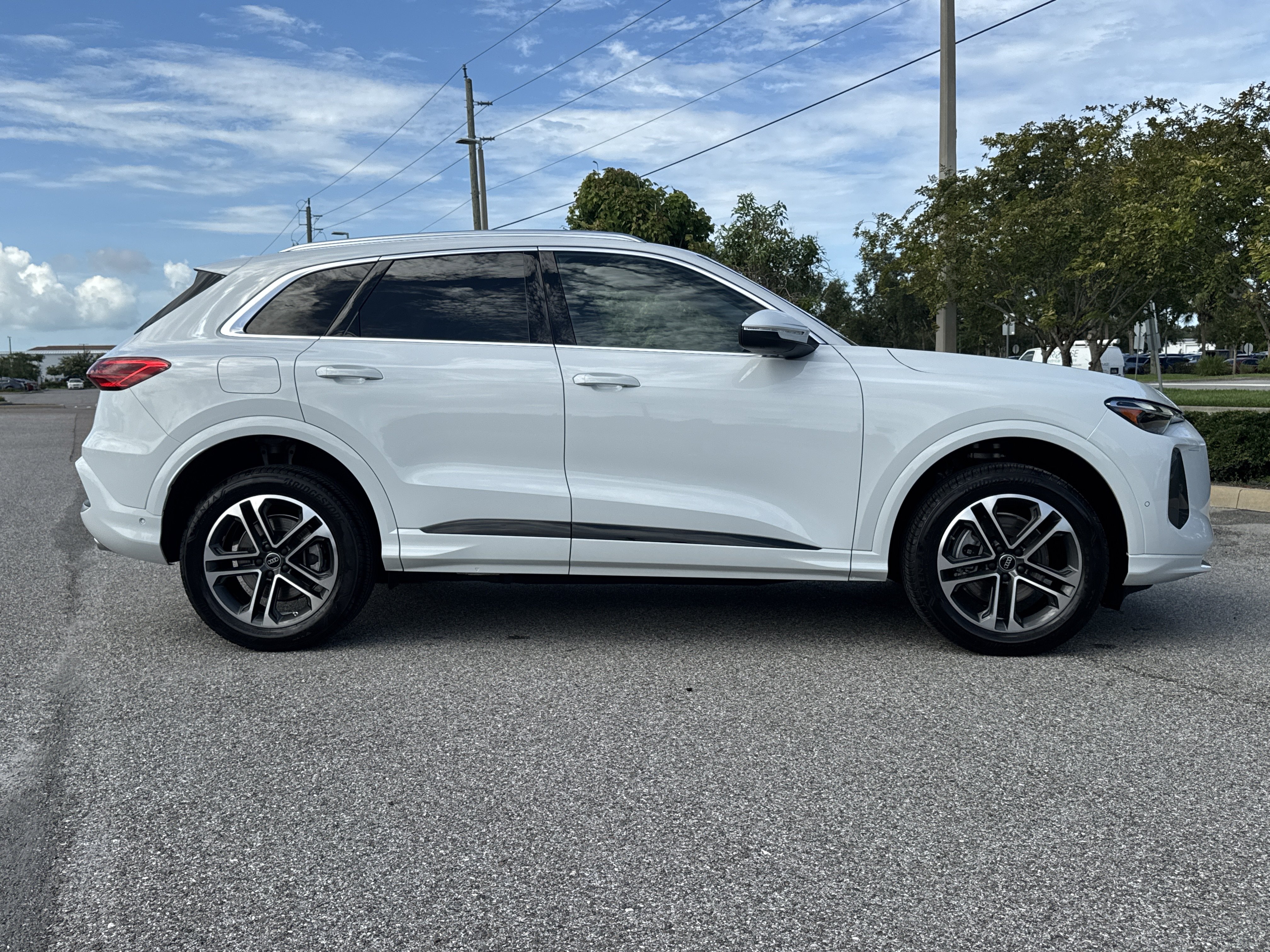 Certified 2025 Audi Q5 Premium w/ Convenience Package AWD/4WD image 3