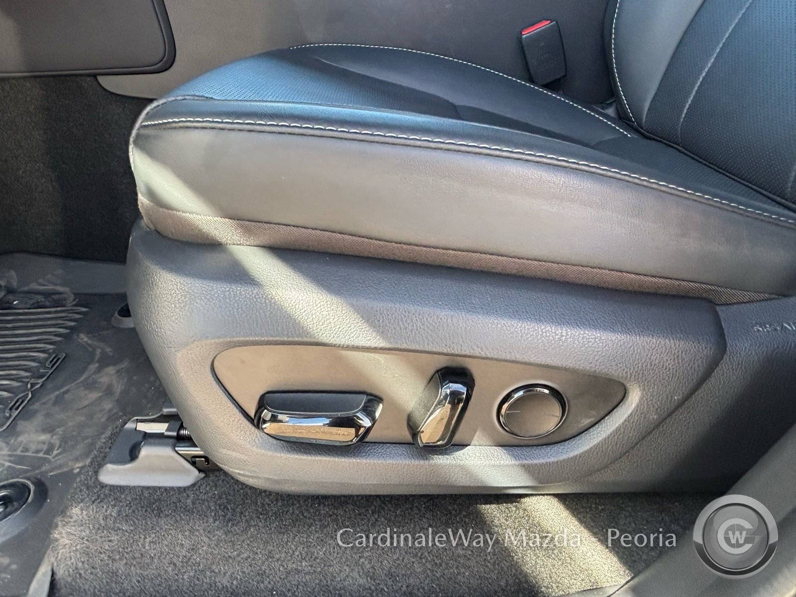 Used 2025 Lexus GX 550 w/ Accessory Package (31) image 13