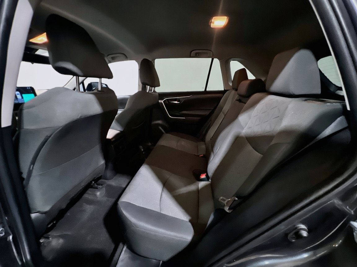 Used 2021 Toyota RAV4 XLE w/ Carpet Mat Package (TMS) FWD image 16