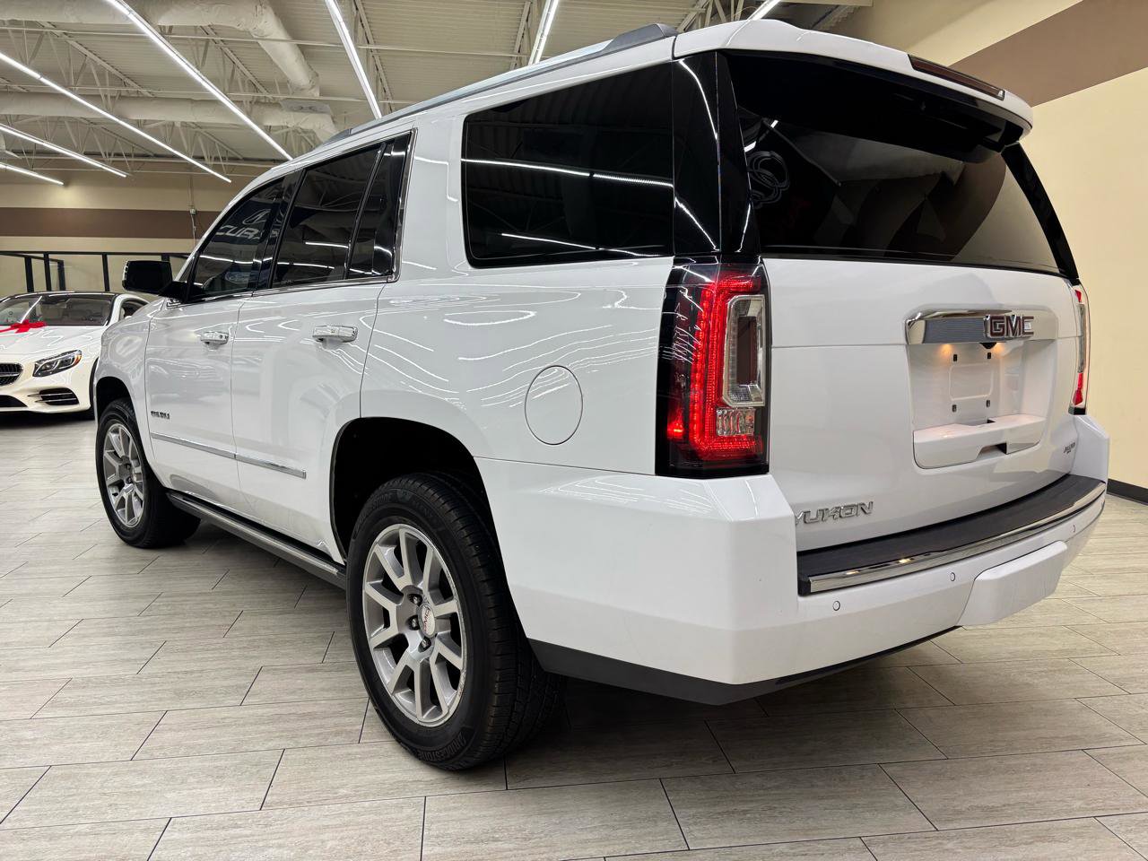 Used 2017 GMC Yukon Denali w/ Open Road Package AWD/4WD image 7