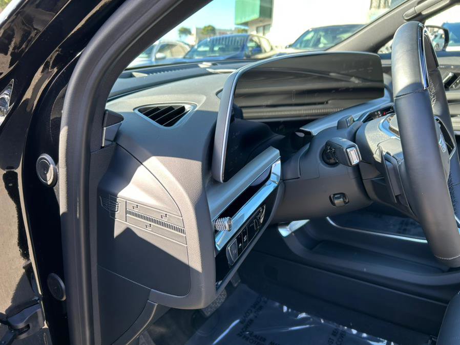 Used 2024 Cadillac Lyriq Luxury w/ LPO, Floor Liner Package image 14