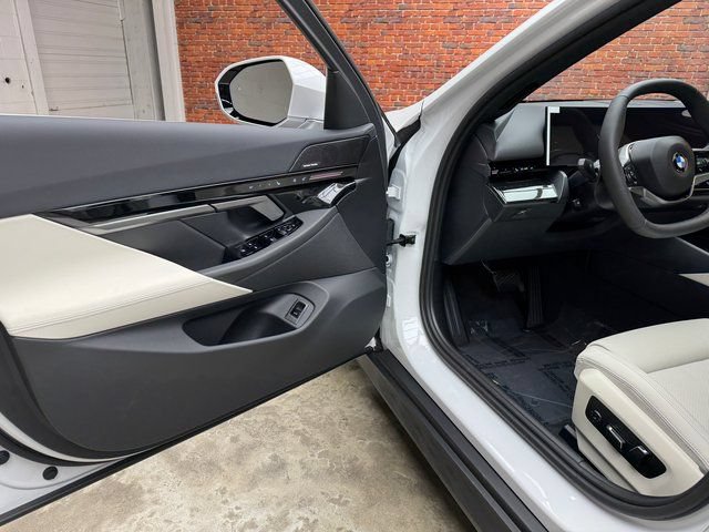 Used 2026 BMW 530i xDrive AWD/4WD image 9