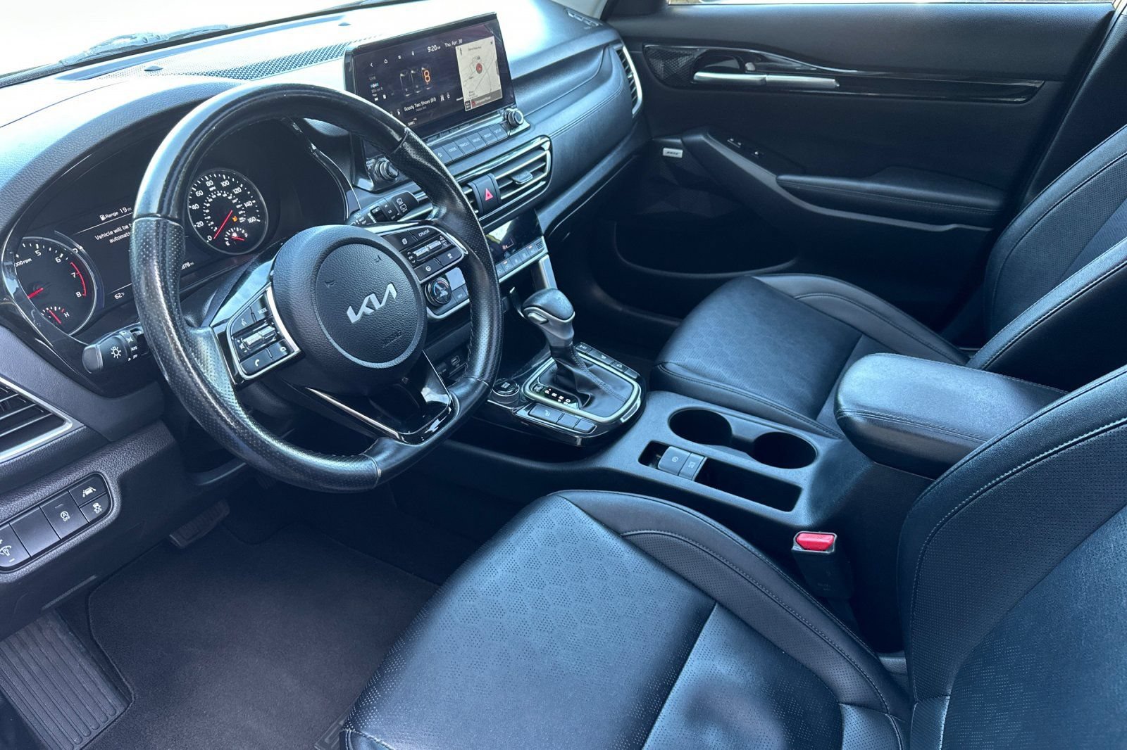 Certified 2022 Kia Seltos SX w/ Sunroof Package AWD/4WD image 13