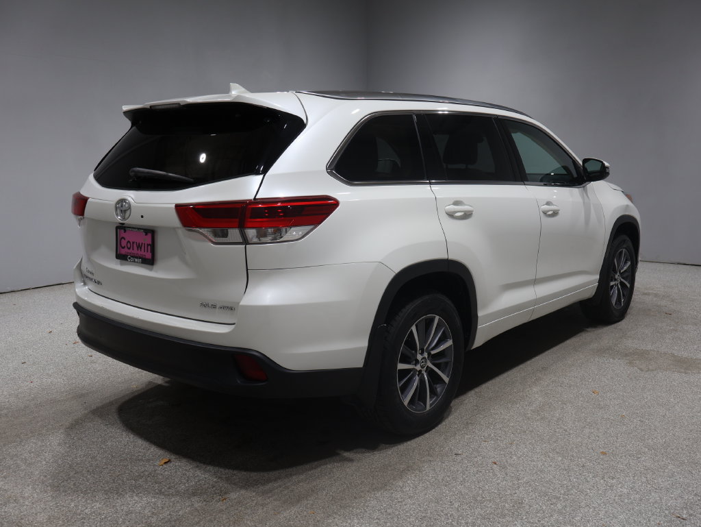Used 2018 Toyota Highlander XLE AWD/4WD image 2