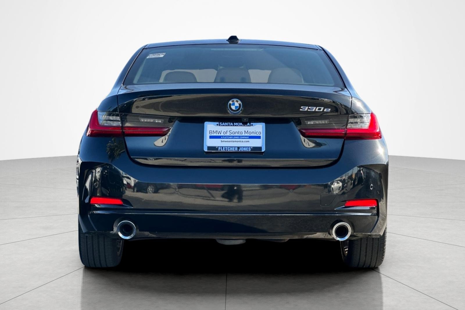 Used 2024 BMW 330e w/ Convenience Package RWD image 4