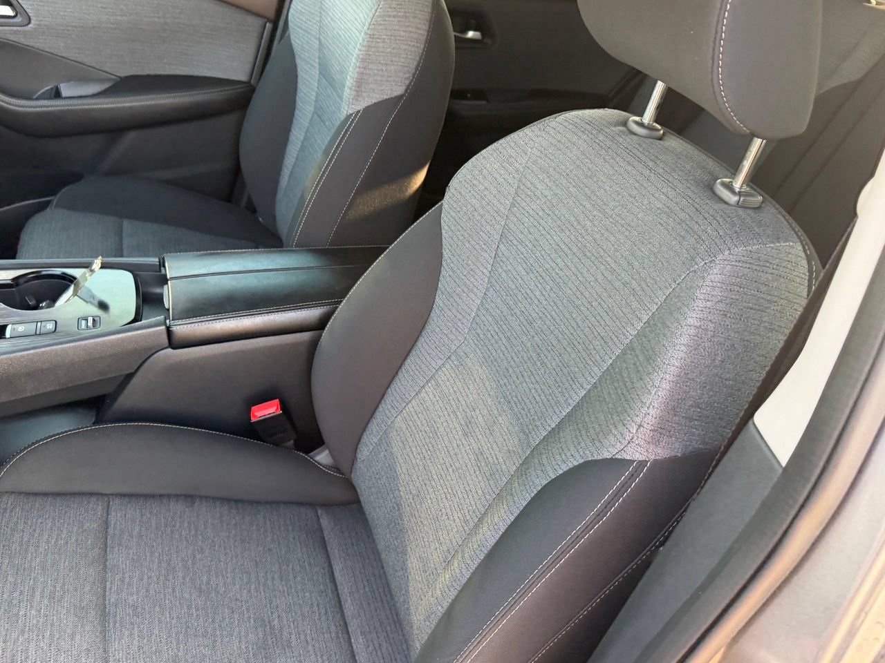Certified 2023 Nissan Rogue SV FWD image 28