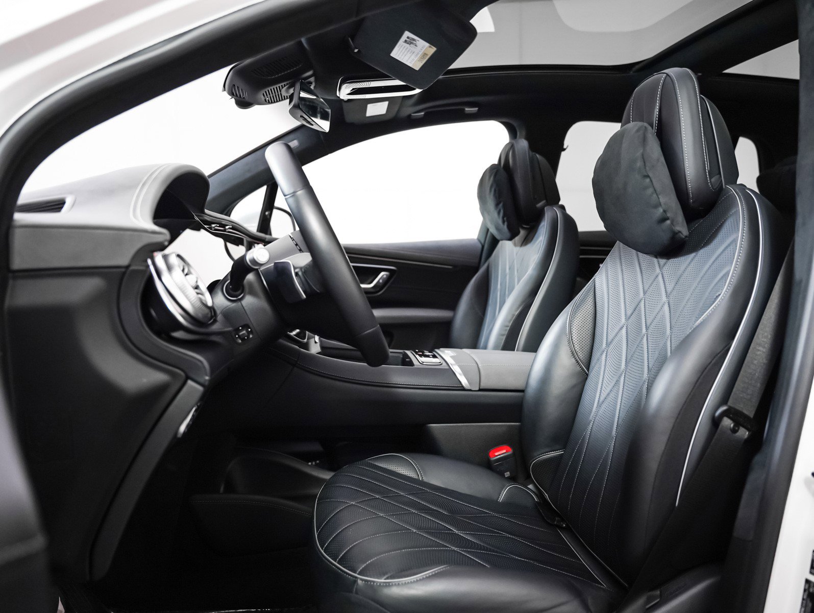 Certified 2023 Mercedes-Benz EQS 580 4MATIC SUV w/ Pinnacle Trim Package image 6