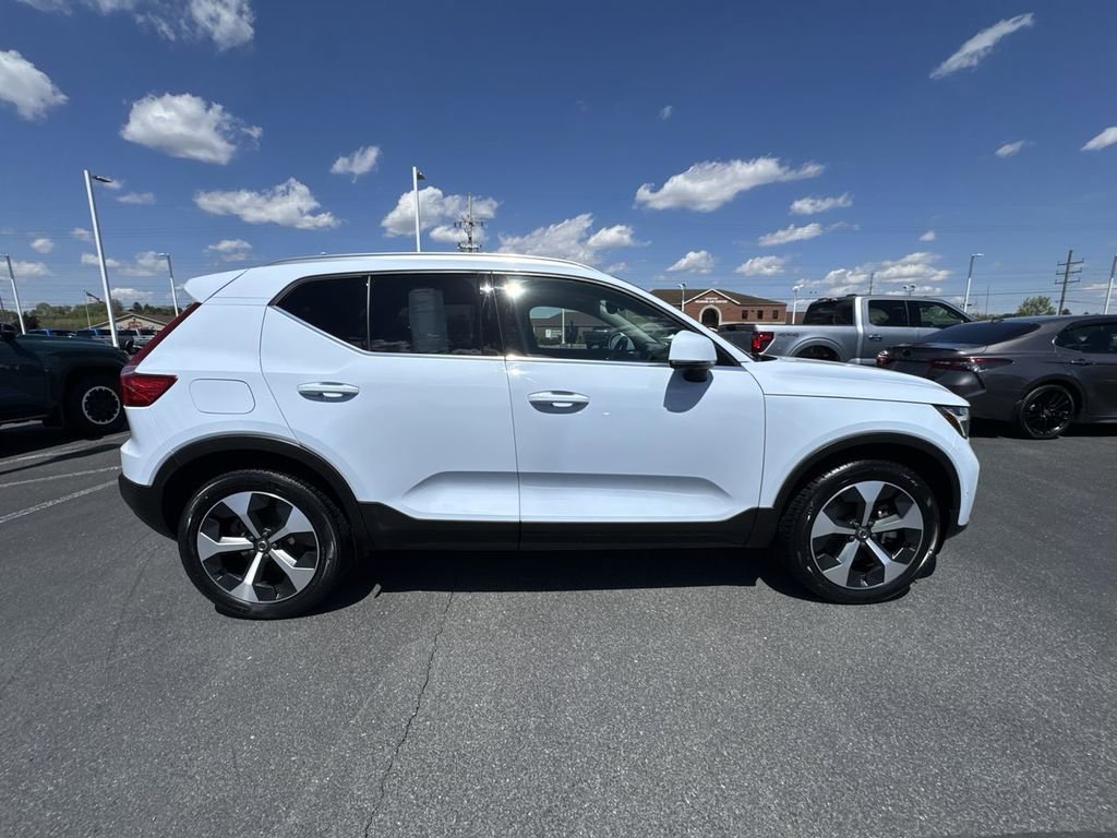 Used 2024 Volvo XC40 B5 Plus w/ Protection Package Premier AWD/4WD image 9