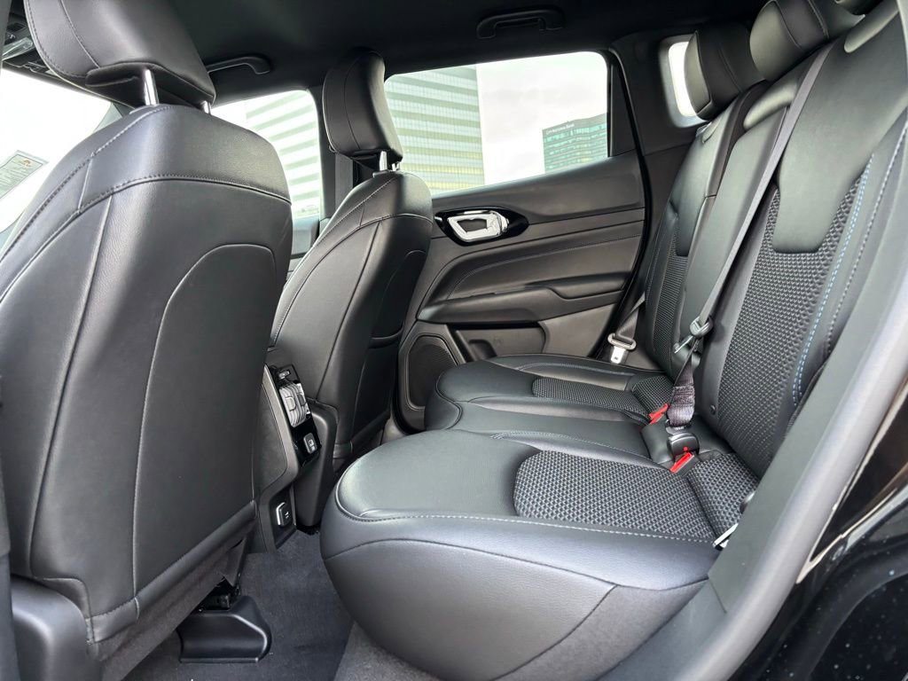 New 2026 Jeep Compass Altitude image 18