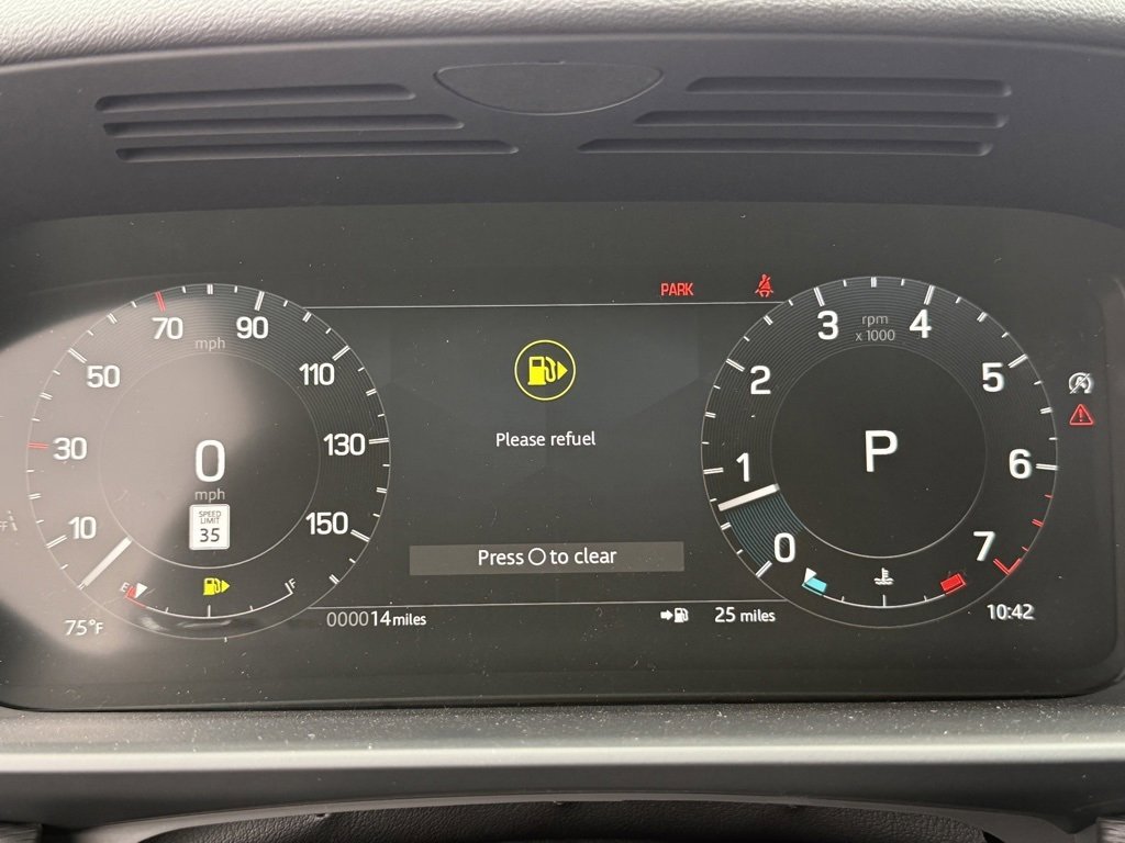 New 2025 Land Rover Discovery Dynamic SE image 17