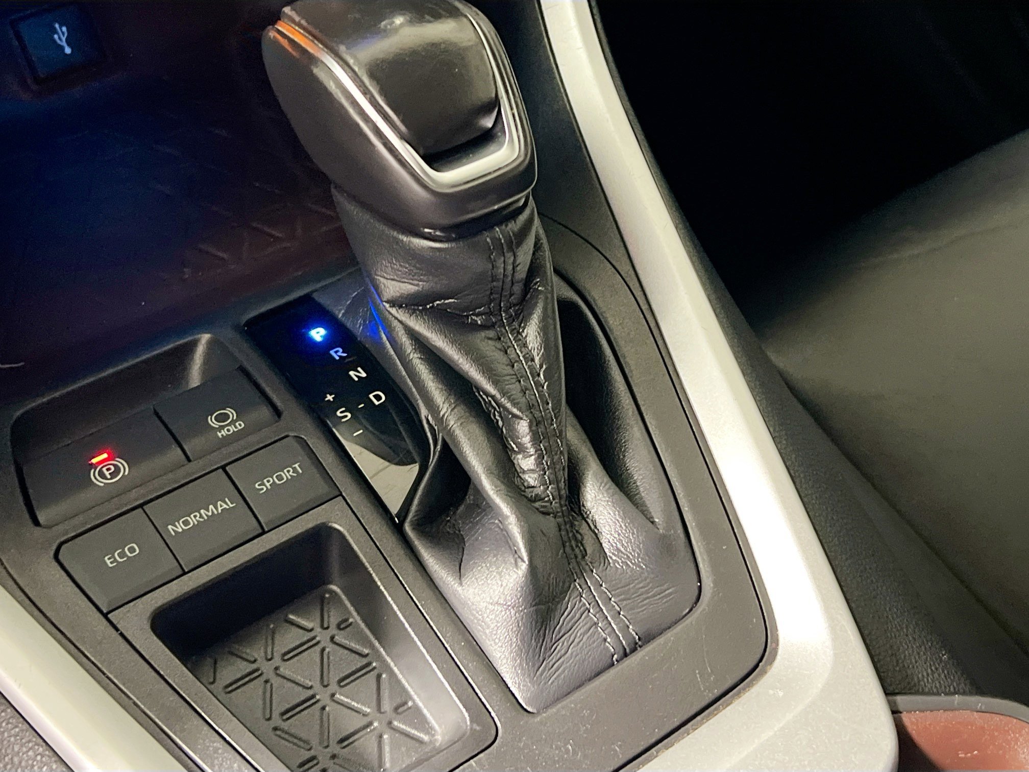 Used 2021 Toyota RAV4 Limited image 25