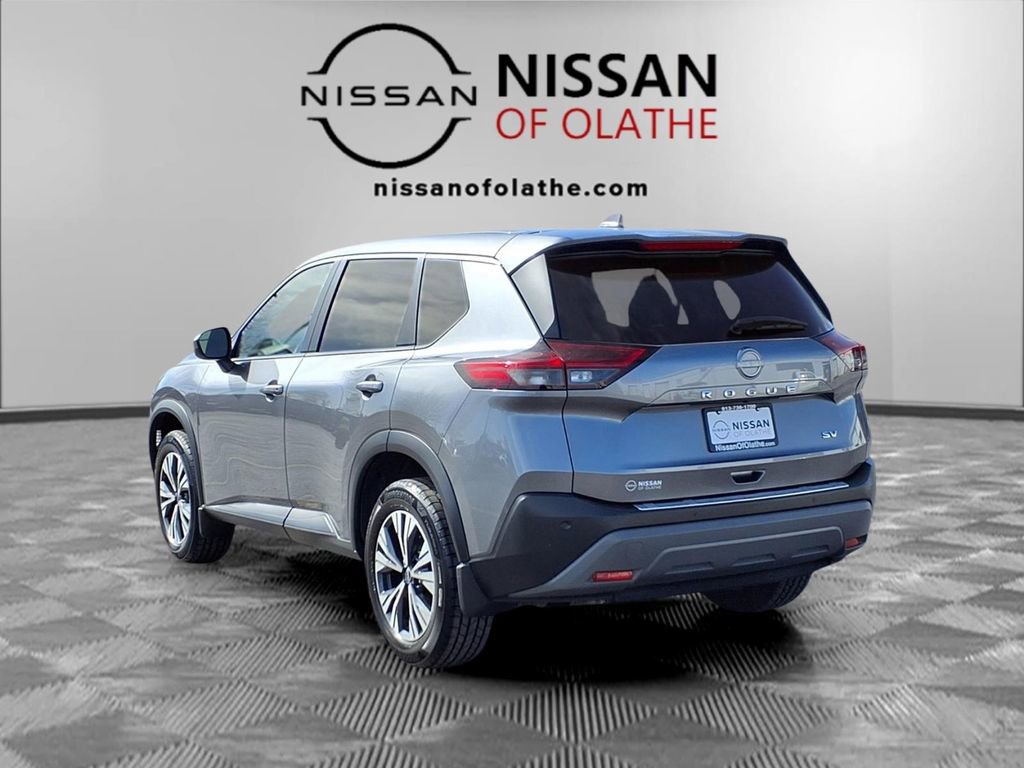 Used 2023 Nissan Rogue SV image 3