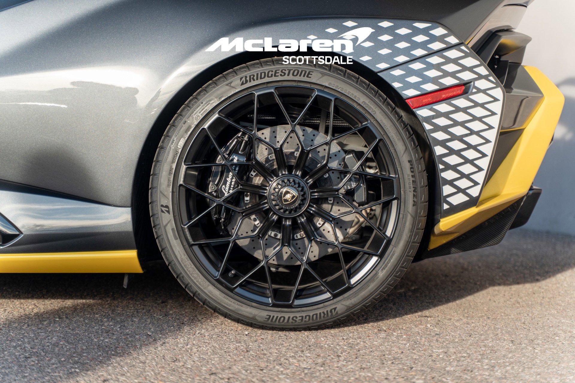 Used 2022 Lamborghini Huracan STO image 32