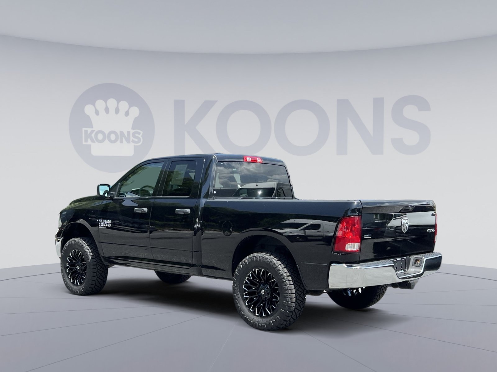 Used 2024 RAM 1500 Classic SLT AWD/4WD image 8