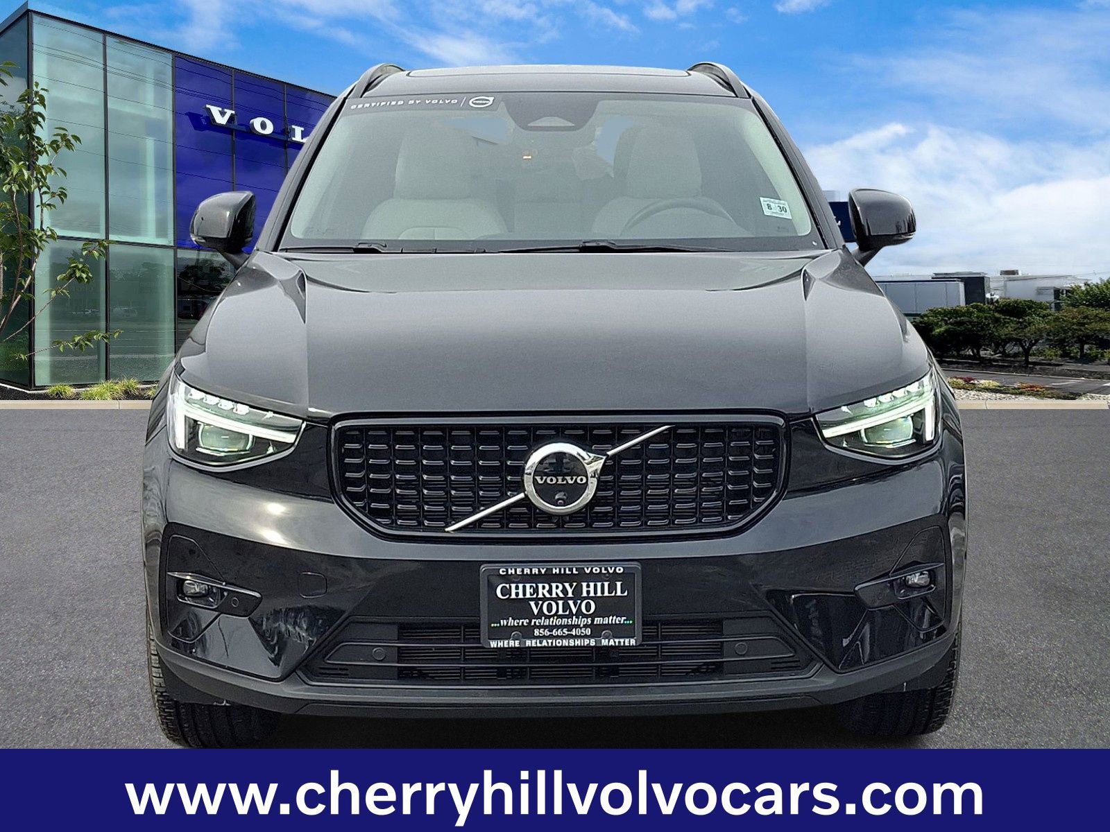 Certified 2025 Volvo XC40 B5 Ultra w/ Climate Package image 2