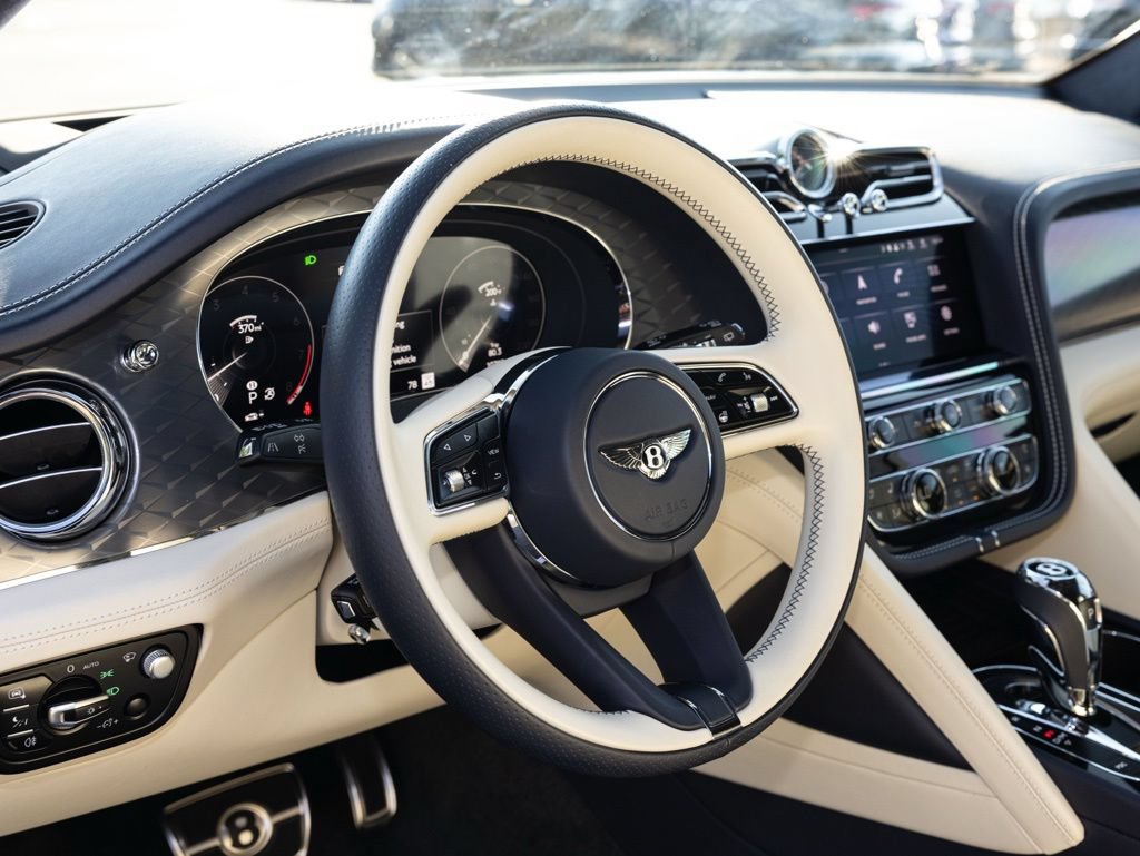Used 2023 Bentley Bentayga AWD/4WD image 27