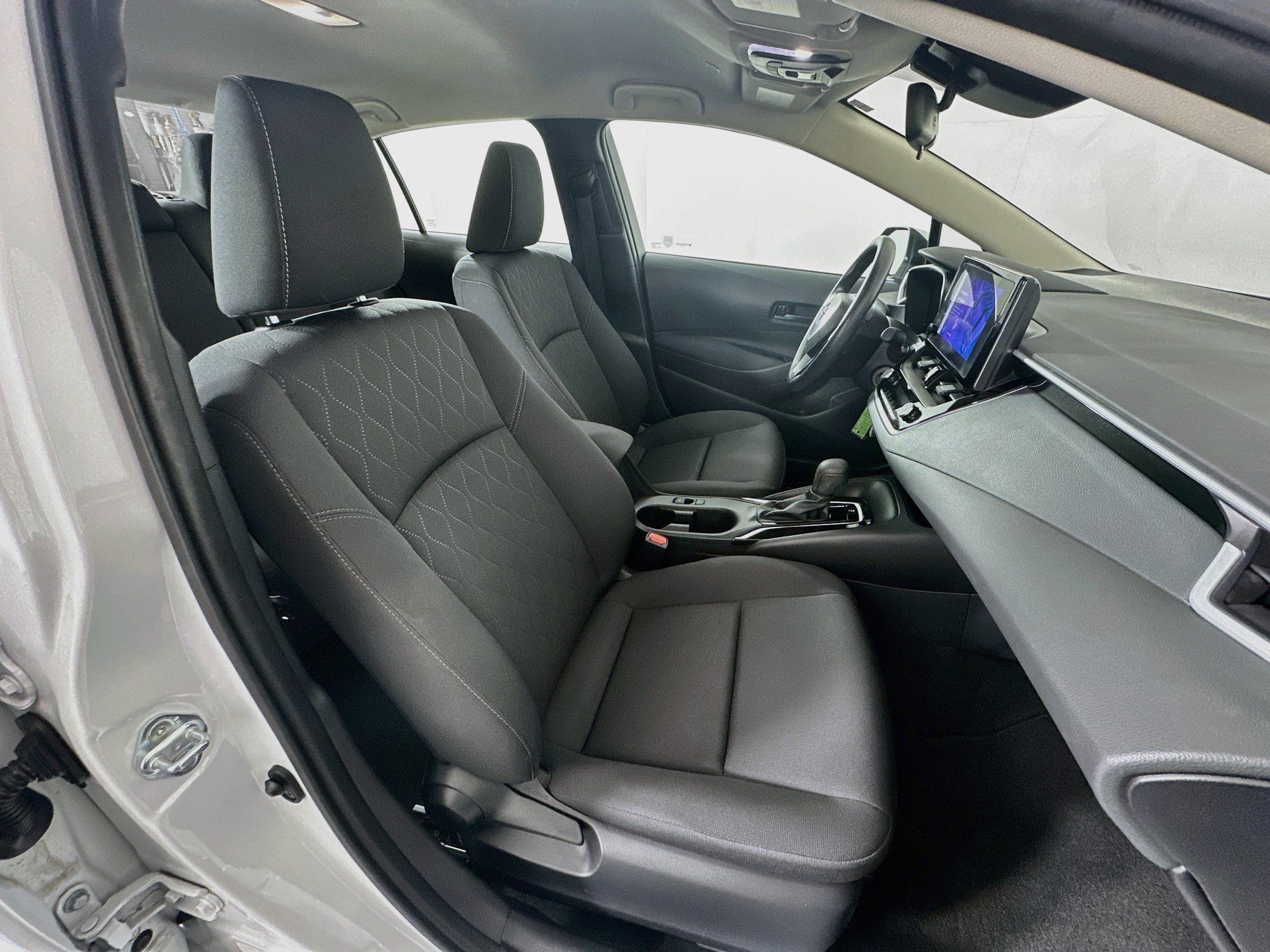 Used 2025 Toyota Corolla LE FWD image 28