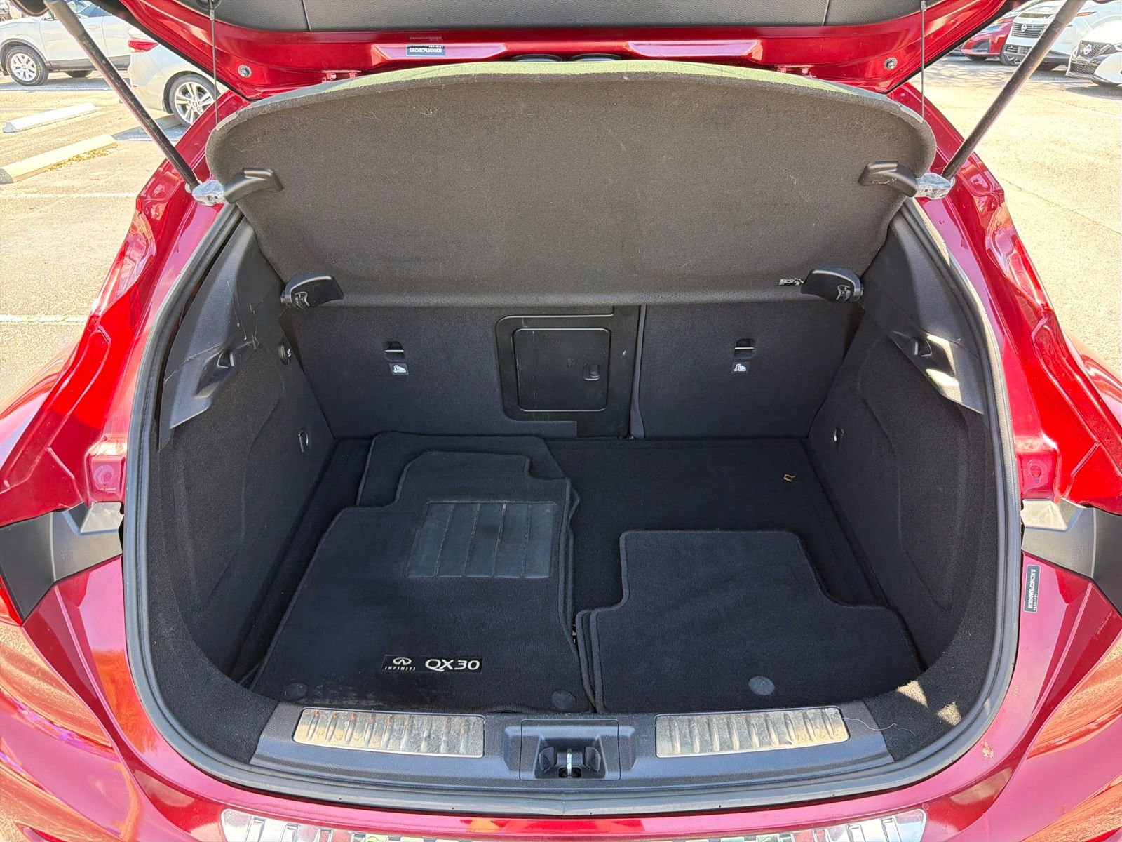 Used 2018 INFINITI QX30 Sport w/ Sport Leather Package image 24