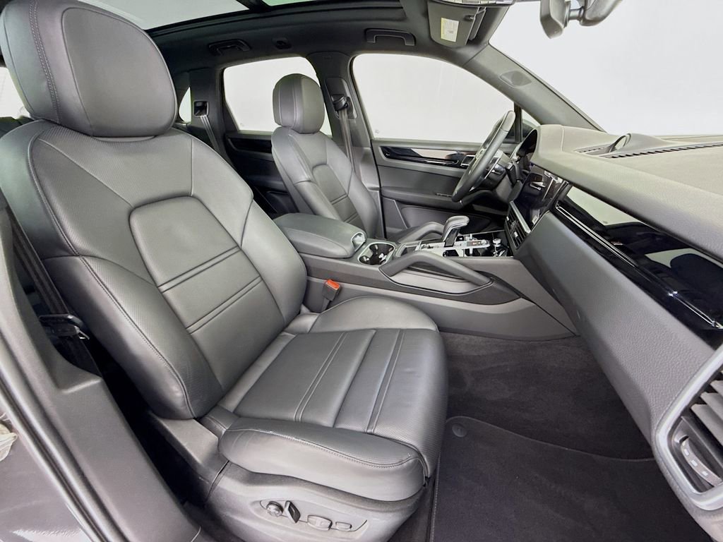 Certified 2023 Porsche Cayenne AWD/4WD image 30