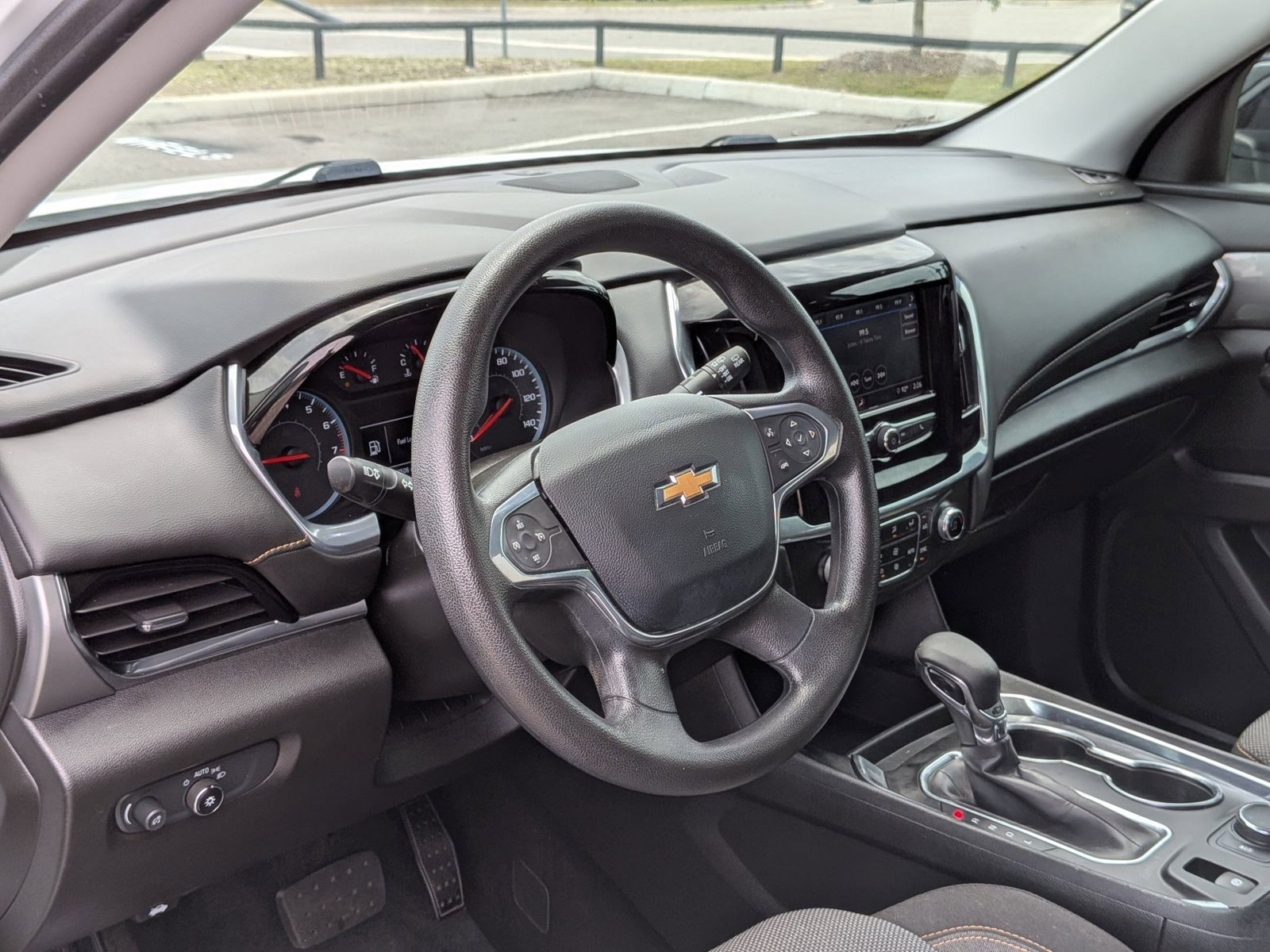 Used 2021 Chevrolet Traverse LS FWD image 4