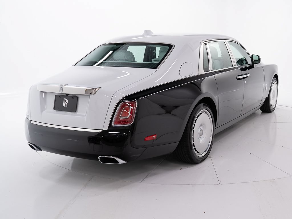 Certified 2026 Rolls-Royce Phantom Sedan w/ Leather Finishing Pack RWD image 5