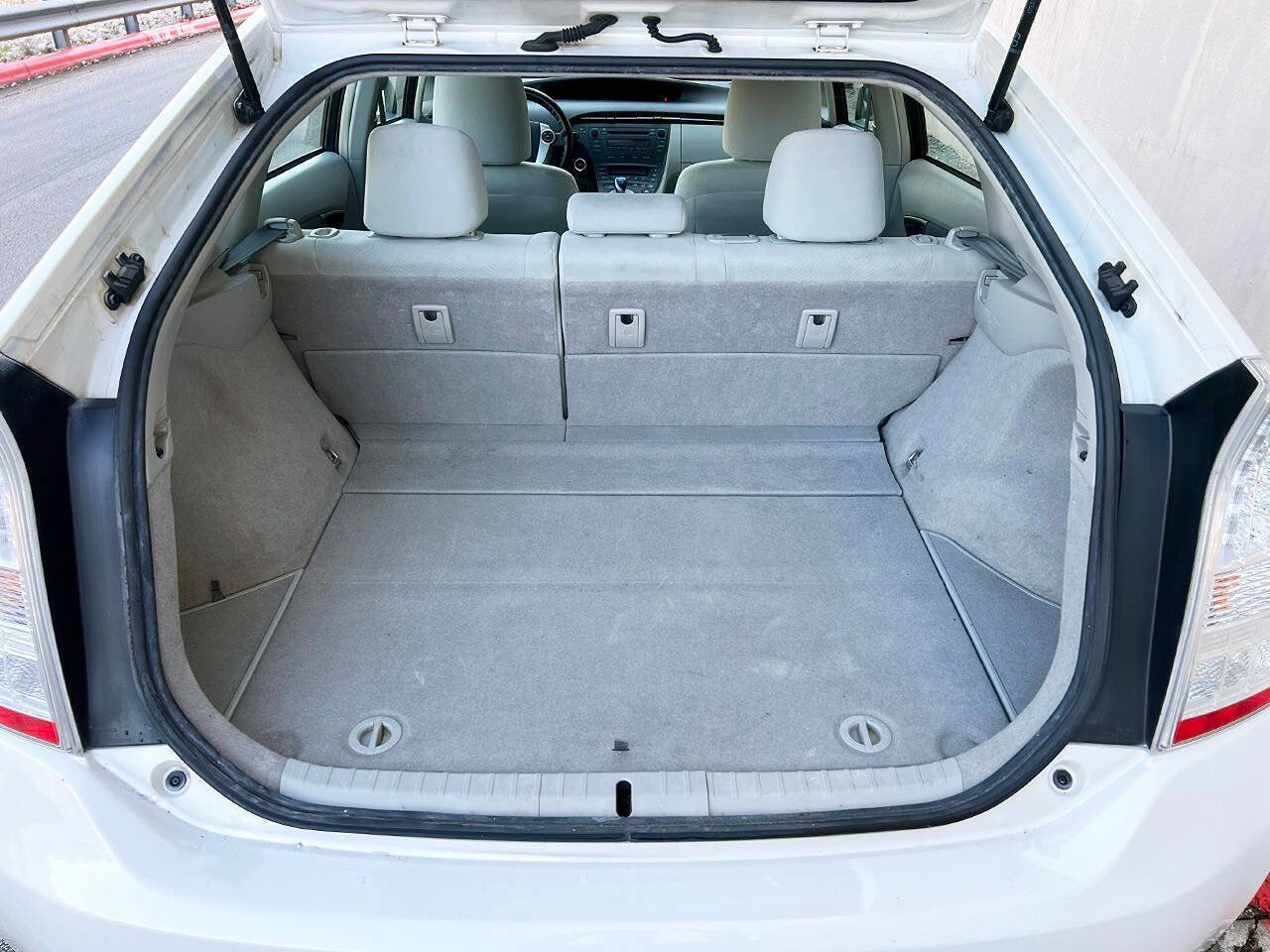 Used 2010 Toyota Prius Five image 28