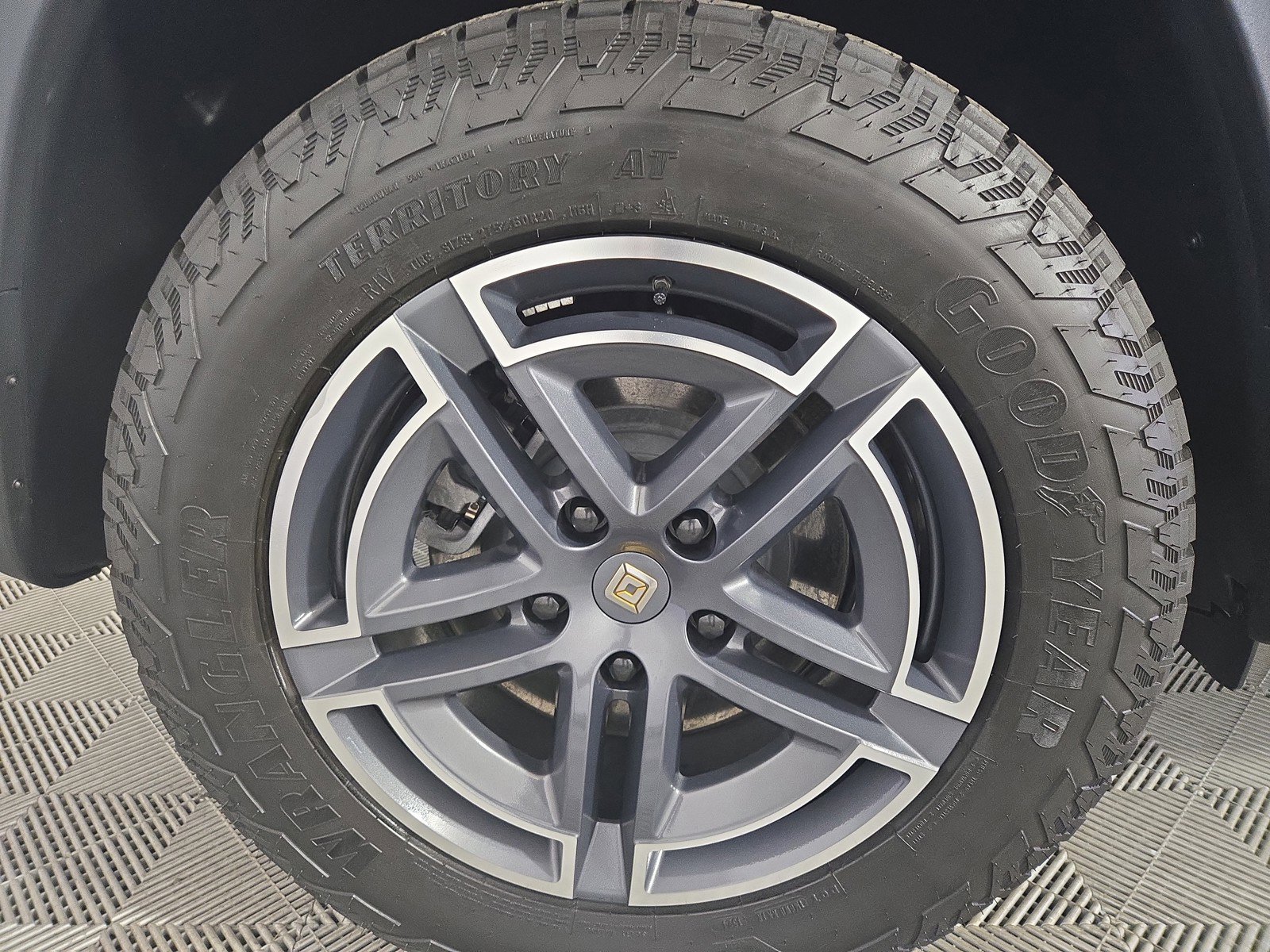 Used 2025 Rivian R1T Adventure image 12