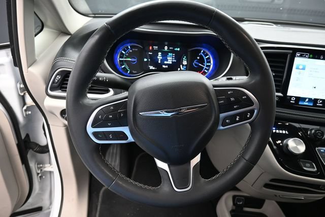 Used 2023 Chrysler Pacifica Touring-L FWD image 22