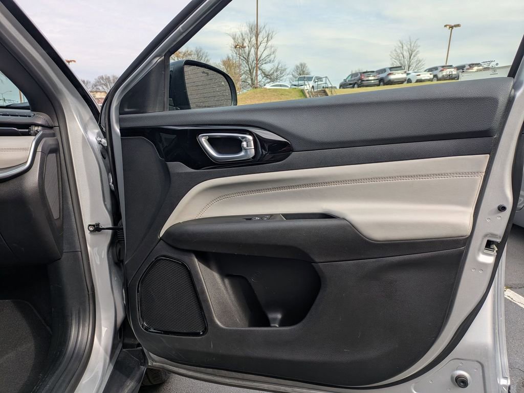 Used 2025 Jeep Compass Limited image 31