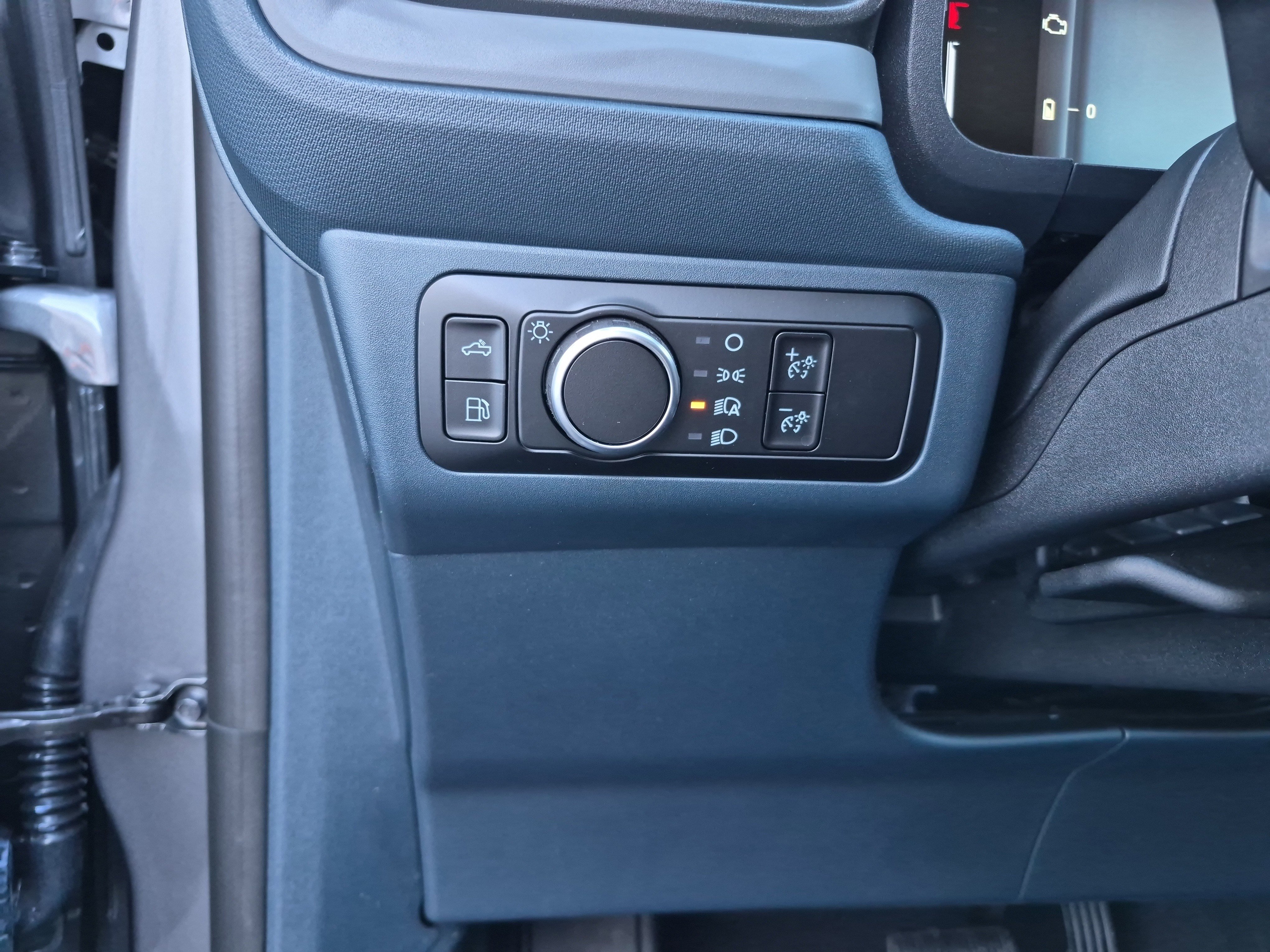 New 2025 Ford Maverick XL image 18