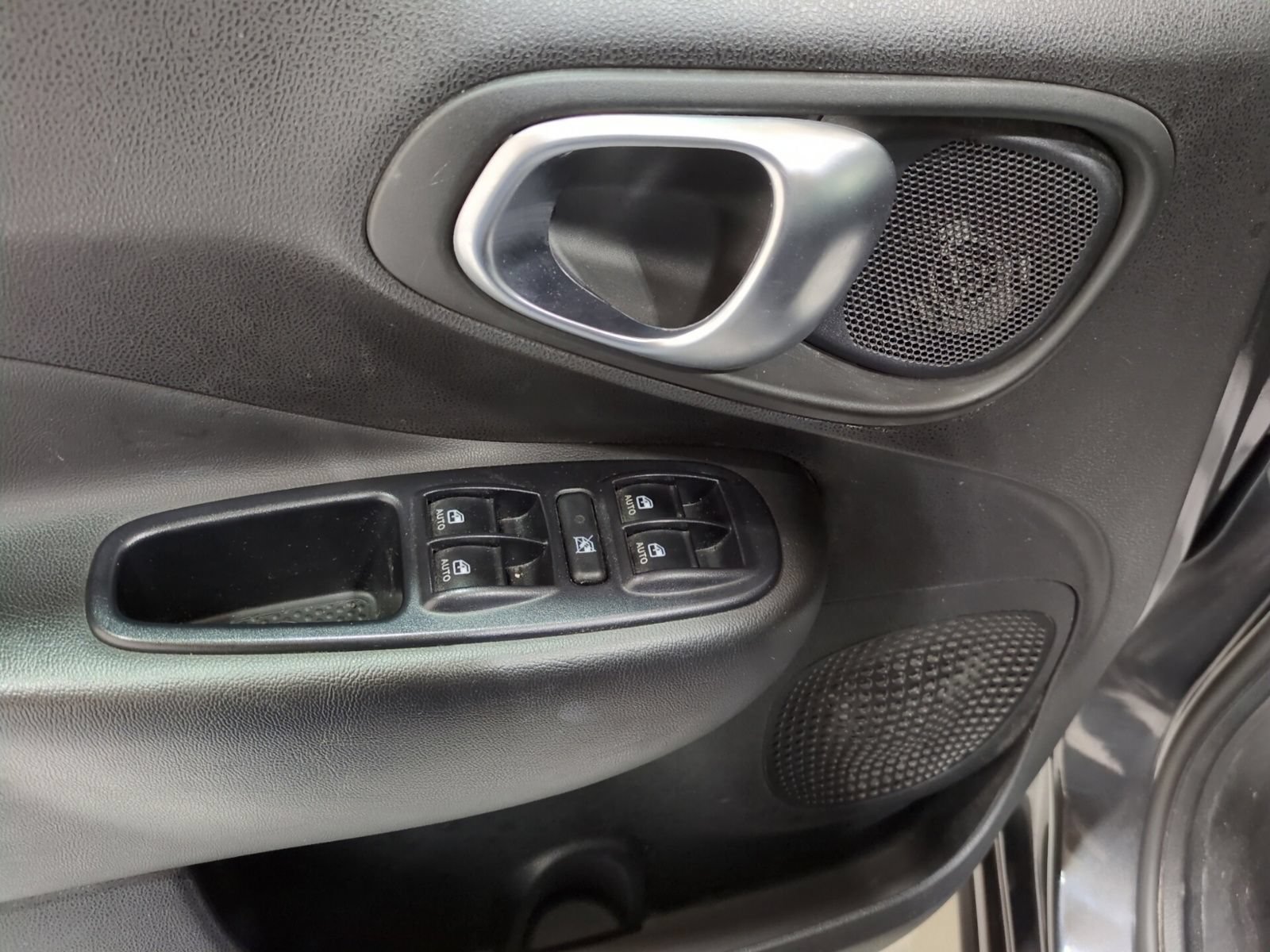 Used 2020 FIAT 500L Trekking FWD image 16