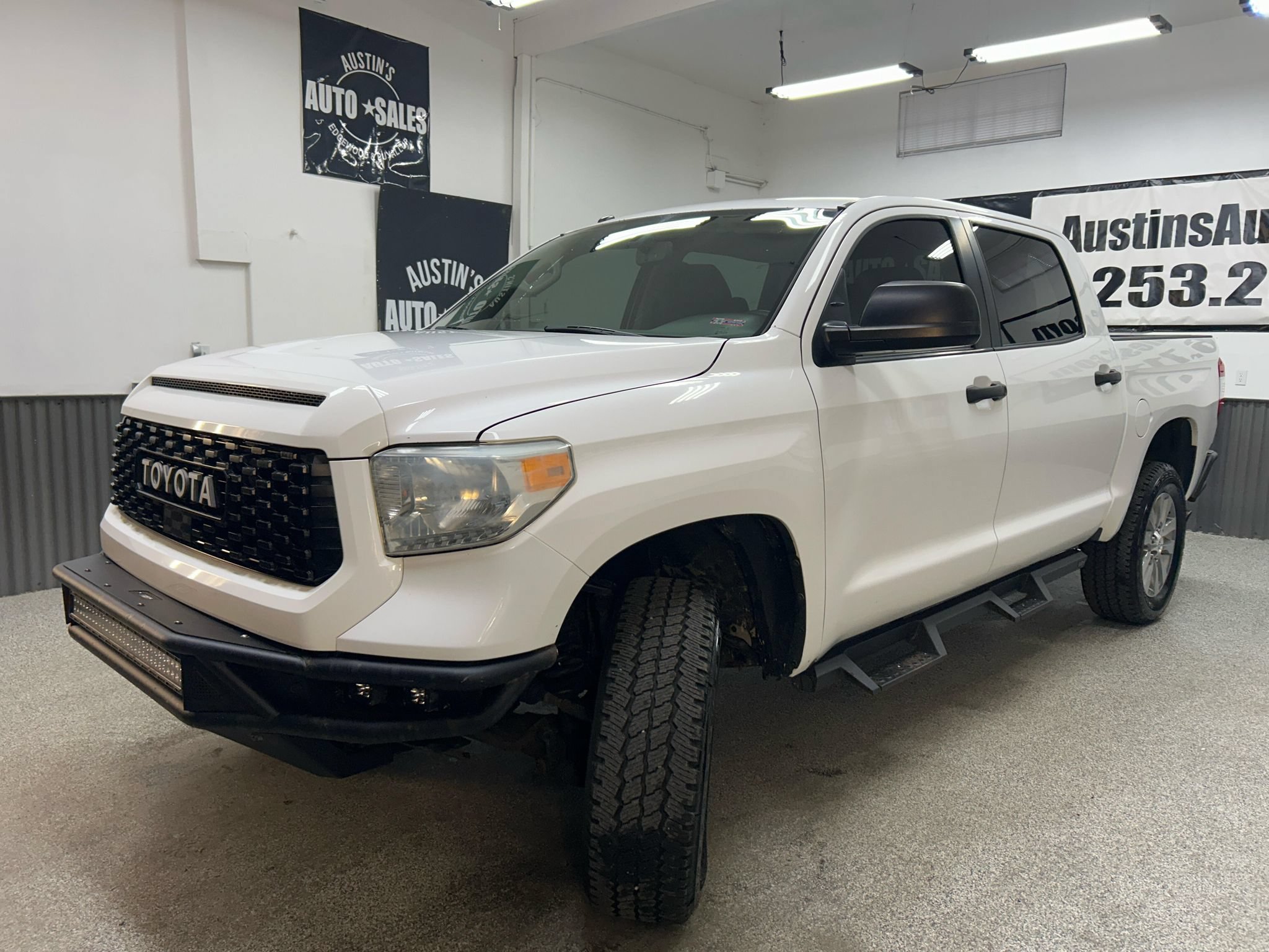Used 2014 Toyota Tundra SR5 AWD/4WD image 3