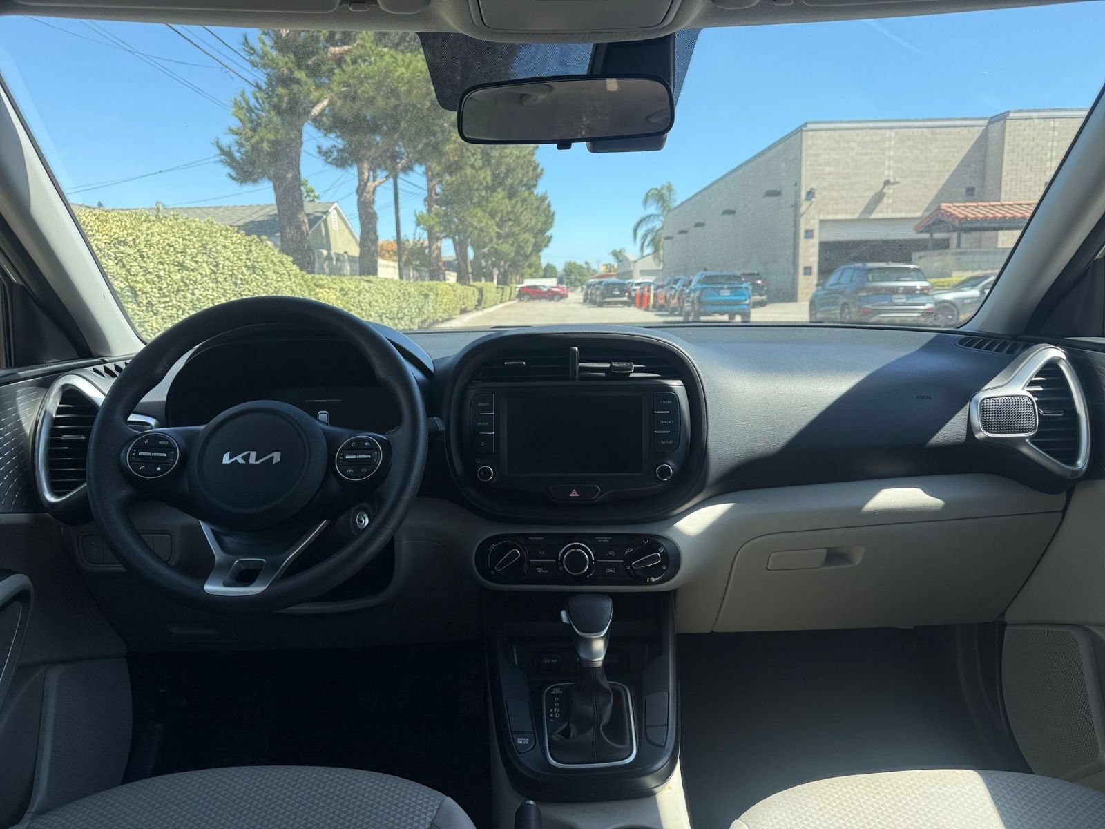 Used 2025 Kia Soul LX w/ LX Technology Package FWD image 29