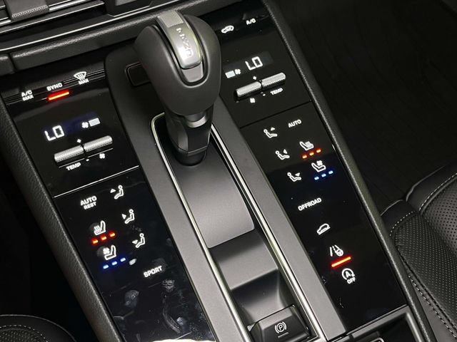 New 2026 Porsche Macan AWD/4WD image 33