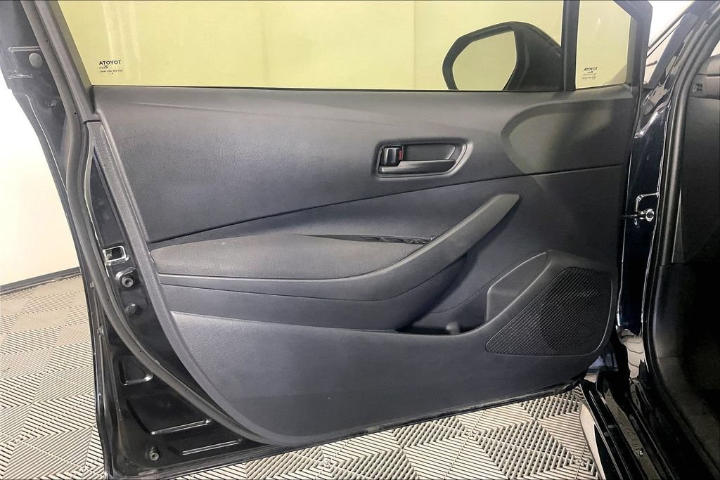 Used 2025 Toyota Corolla LE FWD image 21