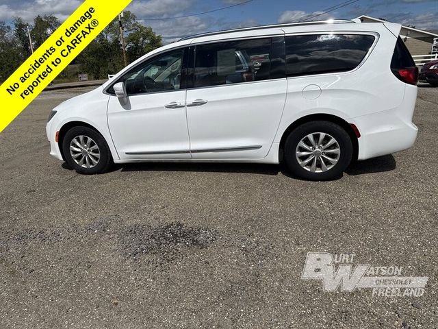 Used 2018 Chrysler Pacifica Limited w/ Tire & Wheel Group image 4