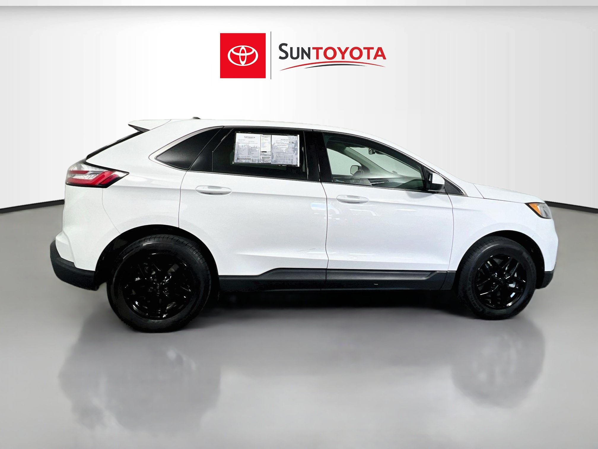 Used 2024 Ford Edge SEL AWD/4WD image 2
